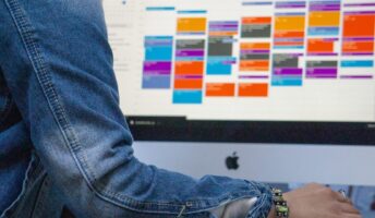Person using Google calendar